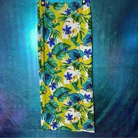 🌺 Charlotte Russe Long Hawaiian Pencil Skirt - Size Medium 🌴 - Picture 3 of 4